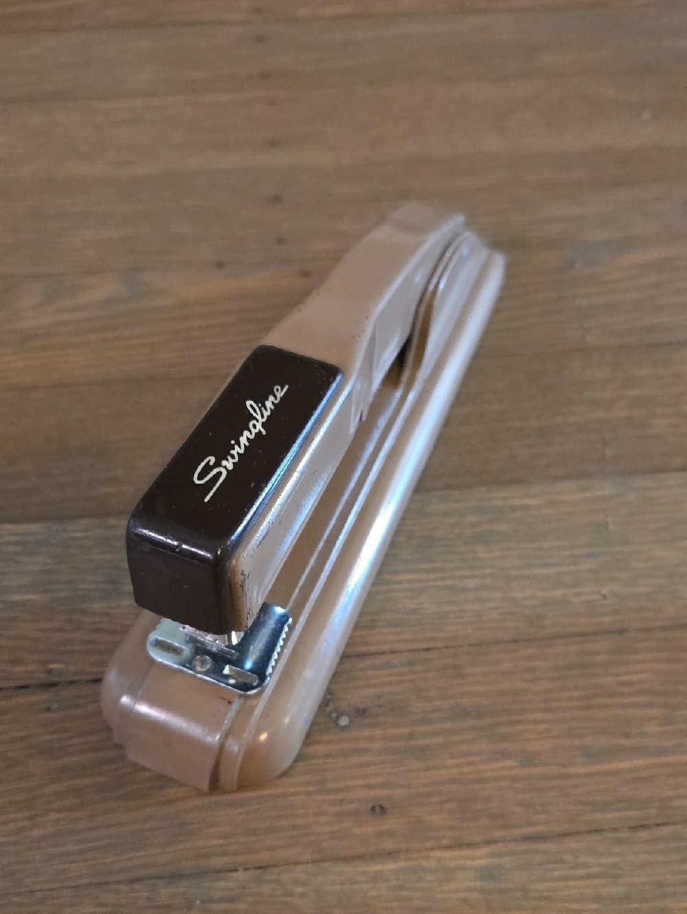 Swingline Brown Metal Vintage Stapler - Classic. WORKS
